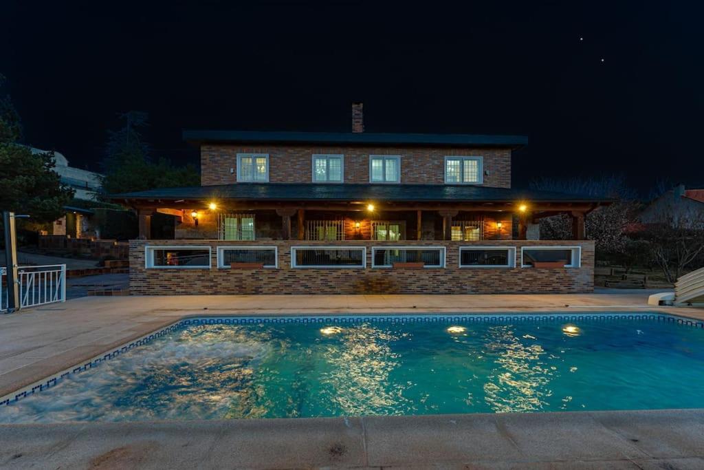 El Jardin De Estrella Villa Navacerrada Luaran gambar