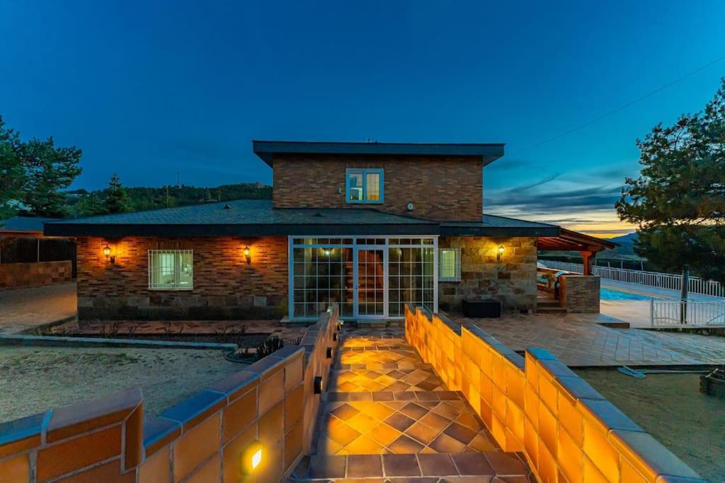 El Jardin De Estrella Villa Navacerrada Luaran gambar