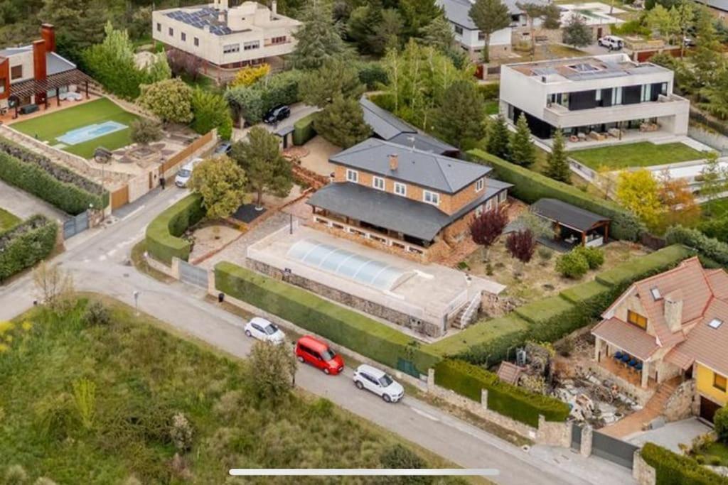 El Jardin De Estrella Villa Navacerrada Luaran gambar